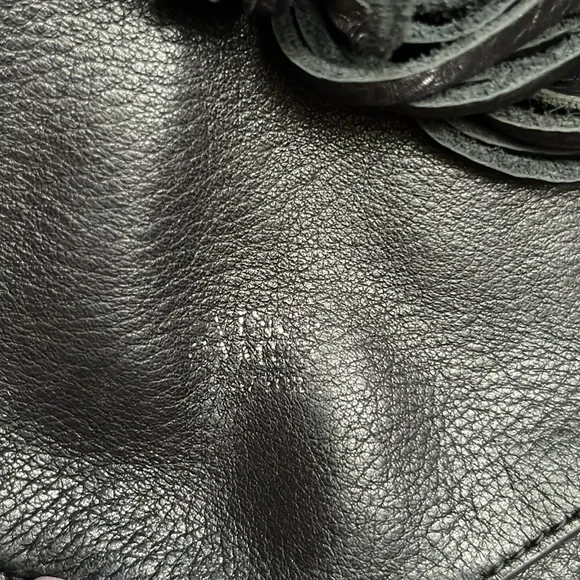 Vince Camuto black leather bucket crossbody bag, cinch top and tassels - Picture 6 of 17